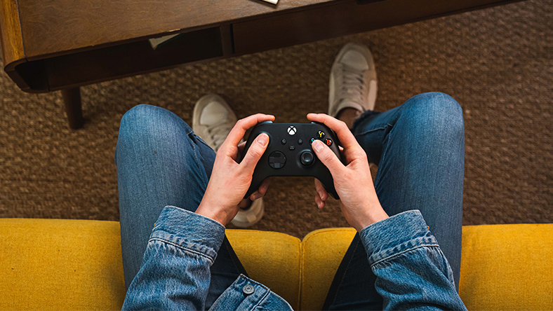 Person holding an Xbox Wireless Controller – Carbon Black