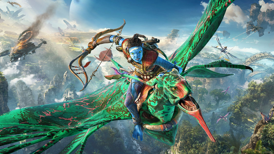 Ein Na’vi-Kämpfer mit blauer Haut fliegt auf einer geflügelten Kreatur und spannt den Bogen über Pandora