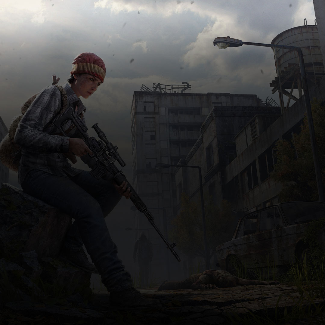 DayZ-Charakter mit einem Scharfschützengewehr in einer überwucherten Stadt