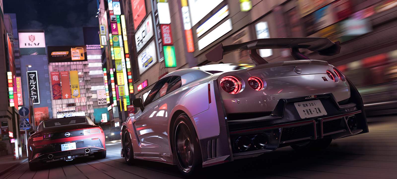 Zwei Fahrzeuge rasen bei Nacht durch die neongrellen Straßen von Tokio. 